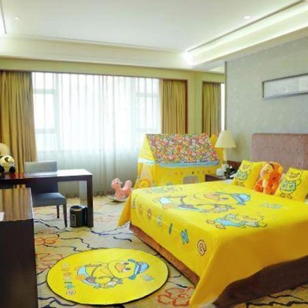 Eurasia International Hotel Донгуан Екстериор снимка