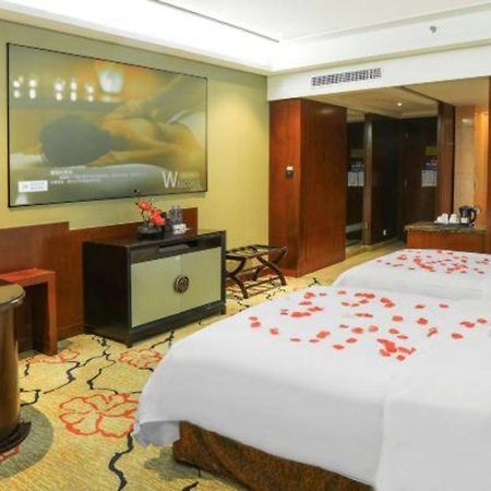 Eurasia International Hotel Донгуан Екстериор снимка