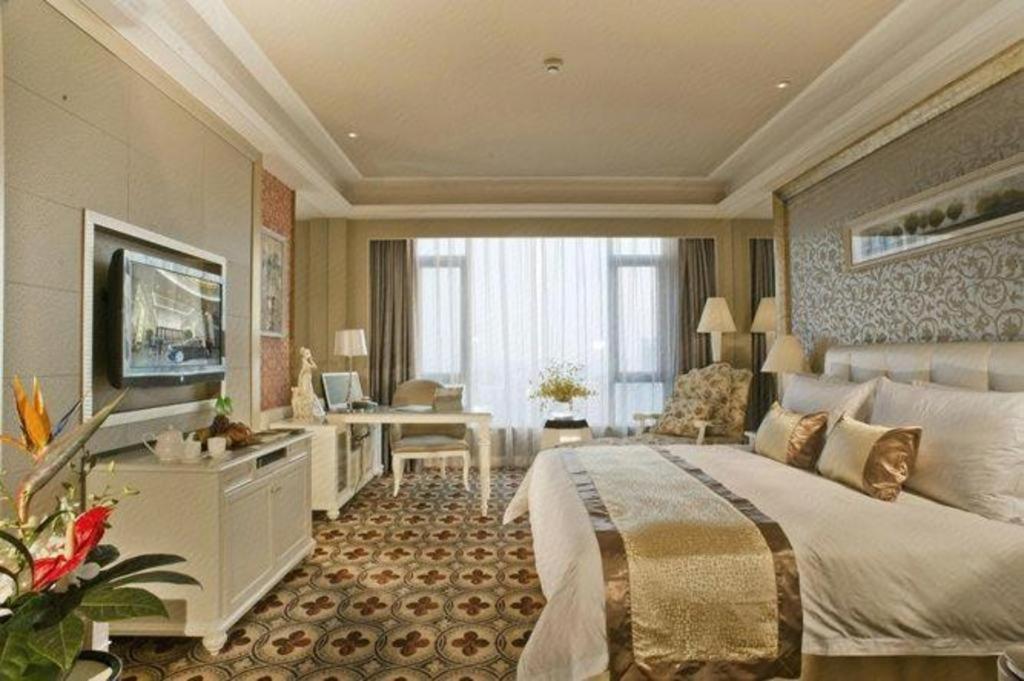 Eurasia International Hotel Донгуан Екстериор снимка