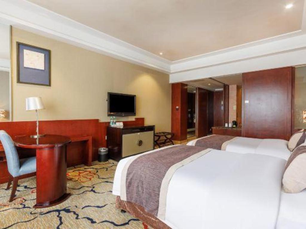 Eurasia International Hotel Донгуан Екстериор снимка