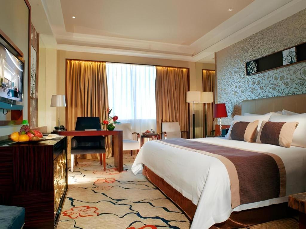 Eurasia International Hotel Донгуан Екстериор снимка