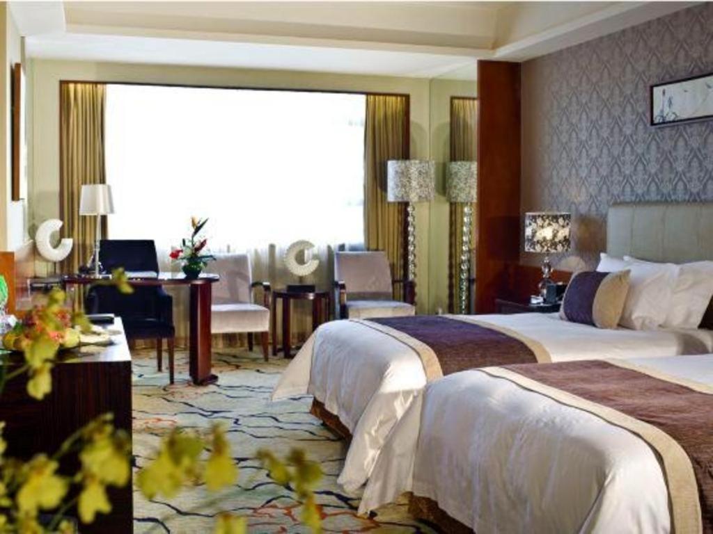 Eurasia International Hotel Донгуан Екстериор снимка