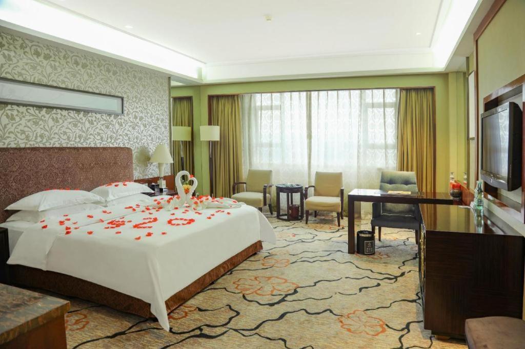 Eurasia International Hotel Донгуан Екстериор снимка