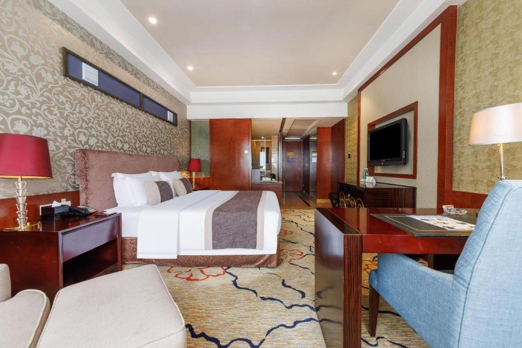 Eurasia International Hotel Донгуан Екстериор снимка