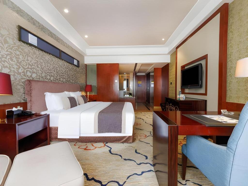 Eurasia International Hotel Донгуан Екстериор снимка