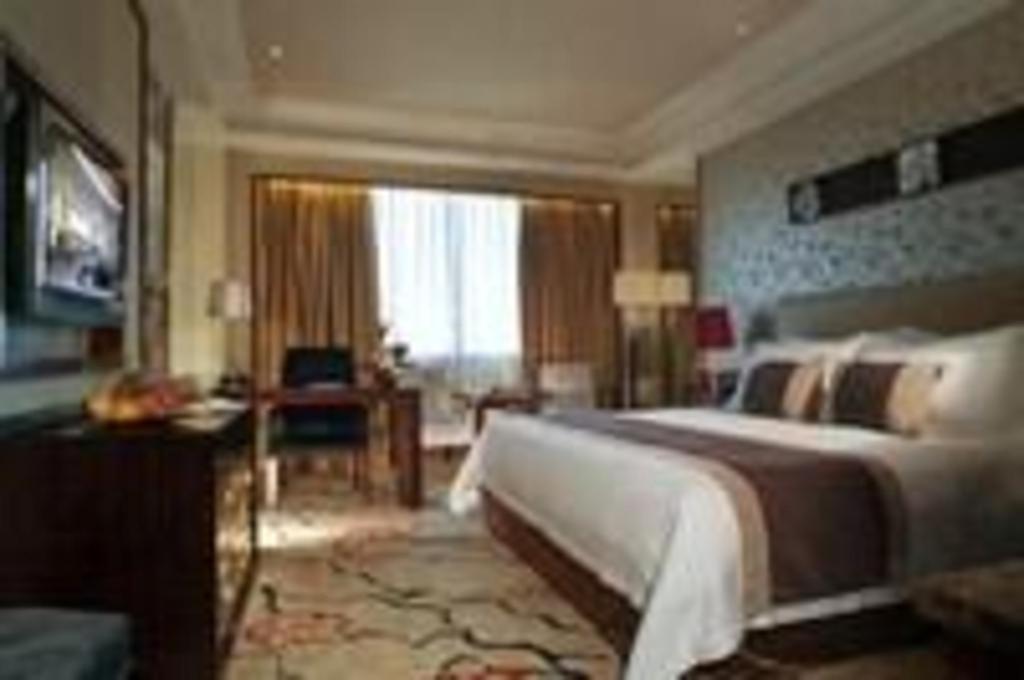 Eurasia International Hotel Донгуан Екстериор снимка
