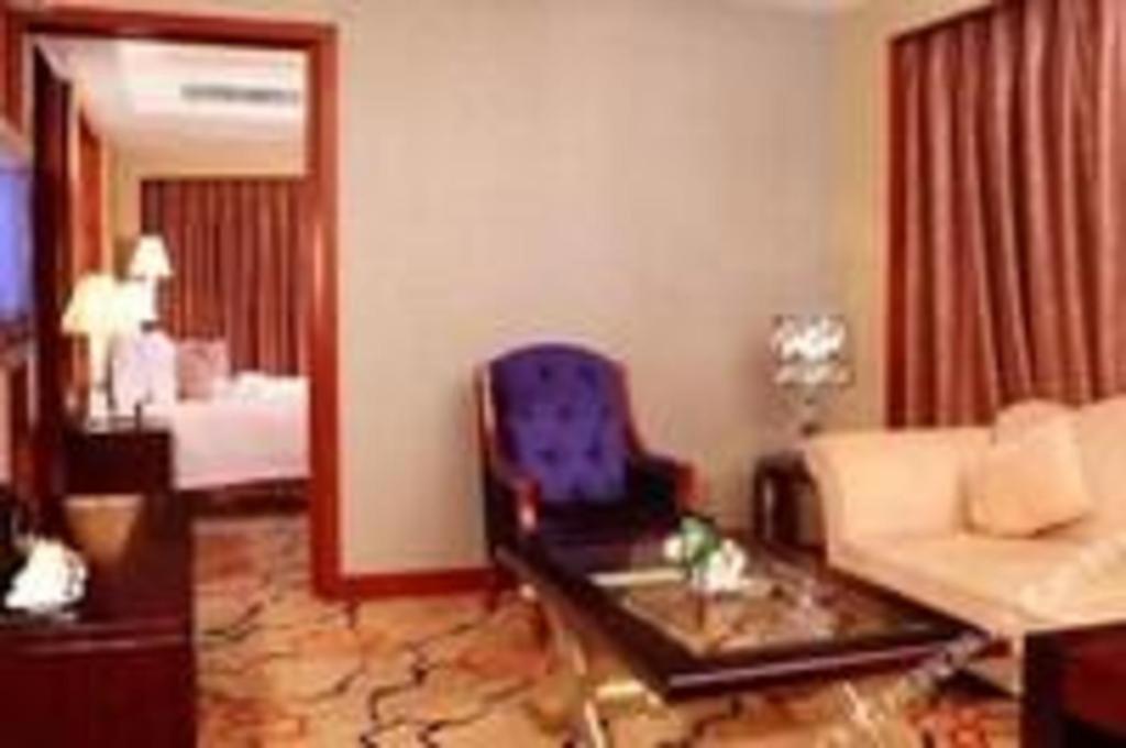 Eurasia International Hotel Донгуан Екстериор снимка