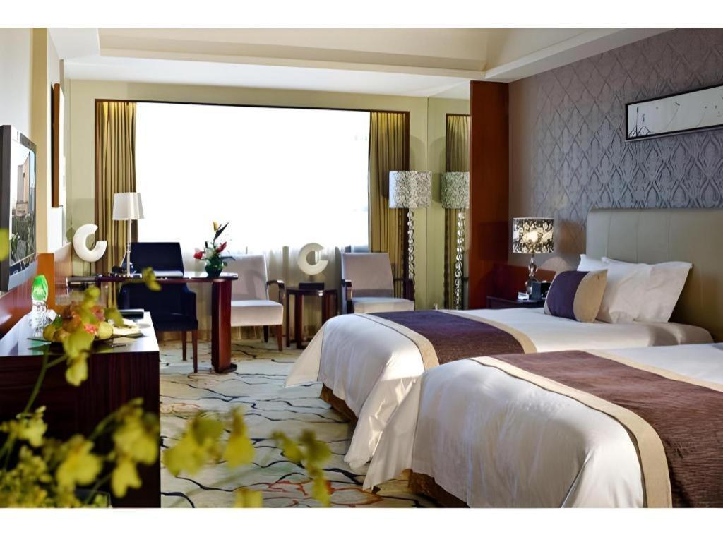 Eurasia International Hotel Донгуан Екстериор снимка