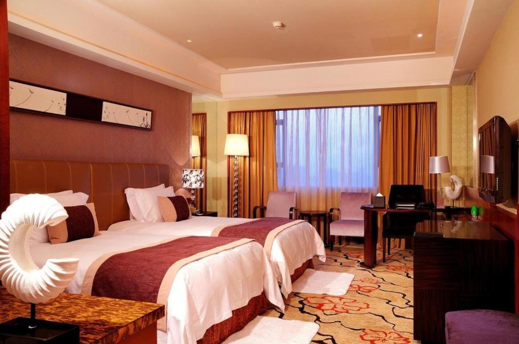 Eurasia International Hotel Донгуан Екстериор снимка