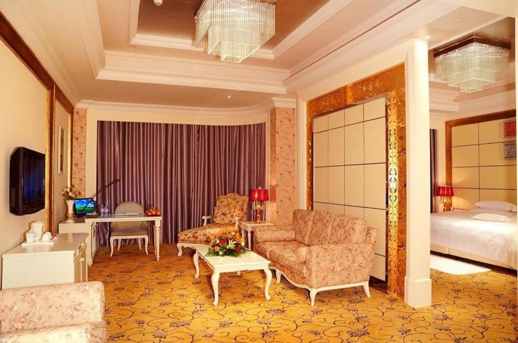 Eurasia International Hotel Донгуан Екстериор снимка