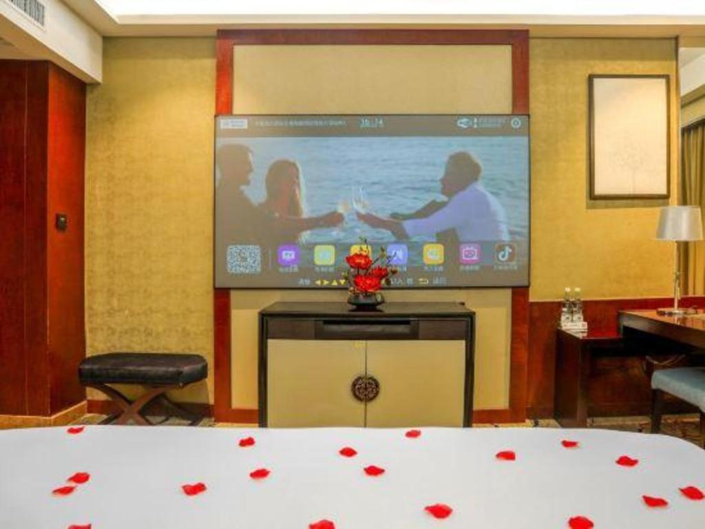 Eurasia International Hotel Донгуан Екстериор снимка