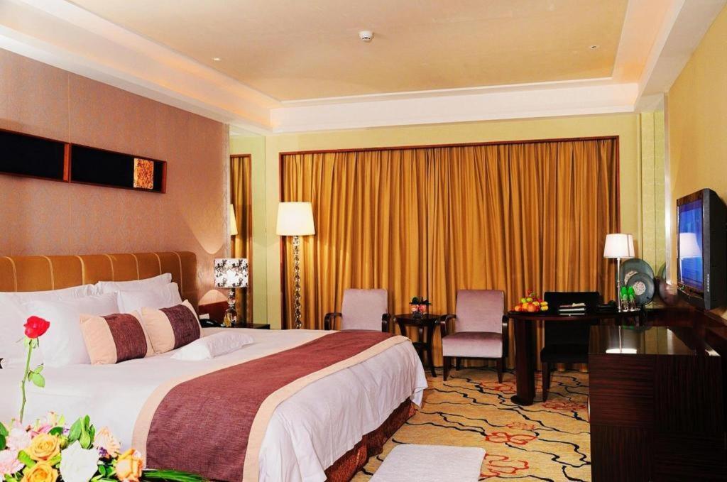 Eurasia International Hotel Донгуан Екстериор снимка