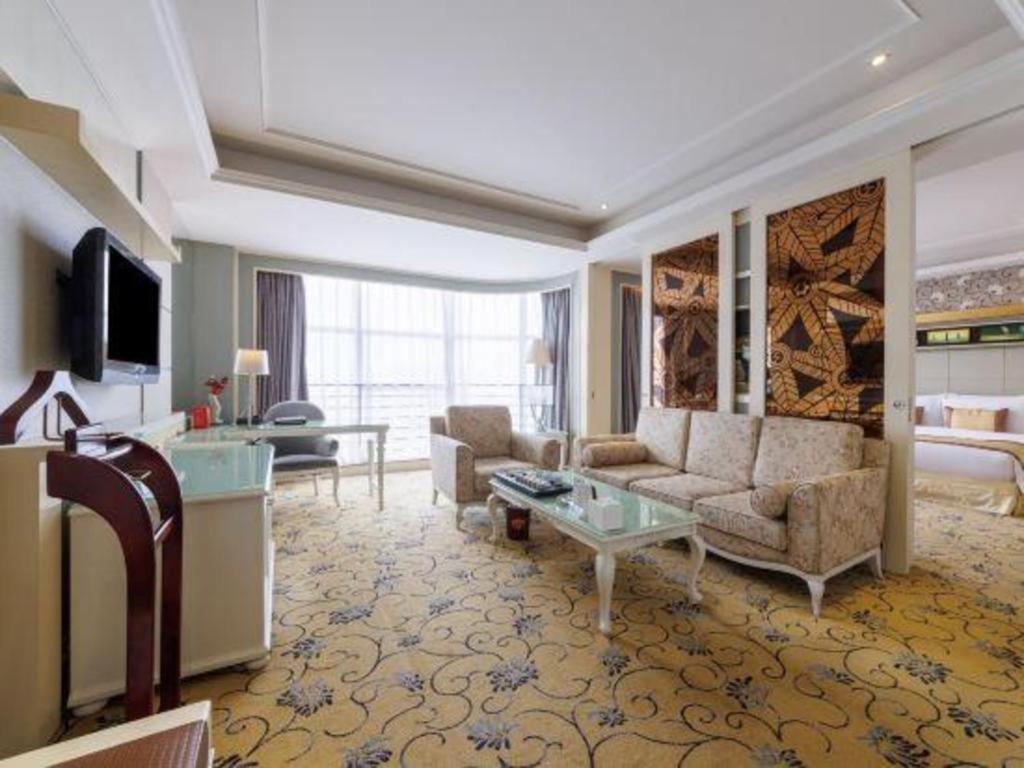 Eurasia International Hotel Донгуан Екстериор снимка