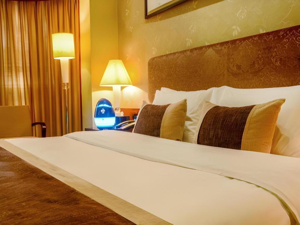 Eurasia International Hotel Донгуан Екстериор снимка