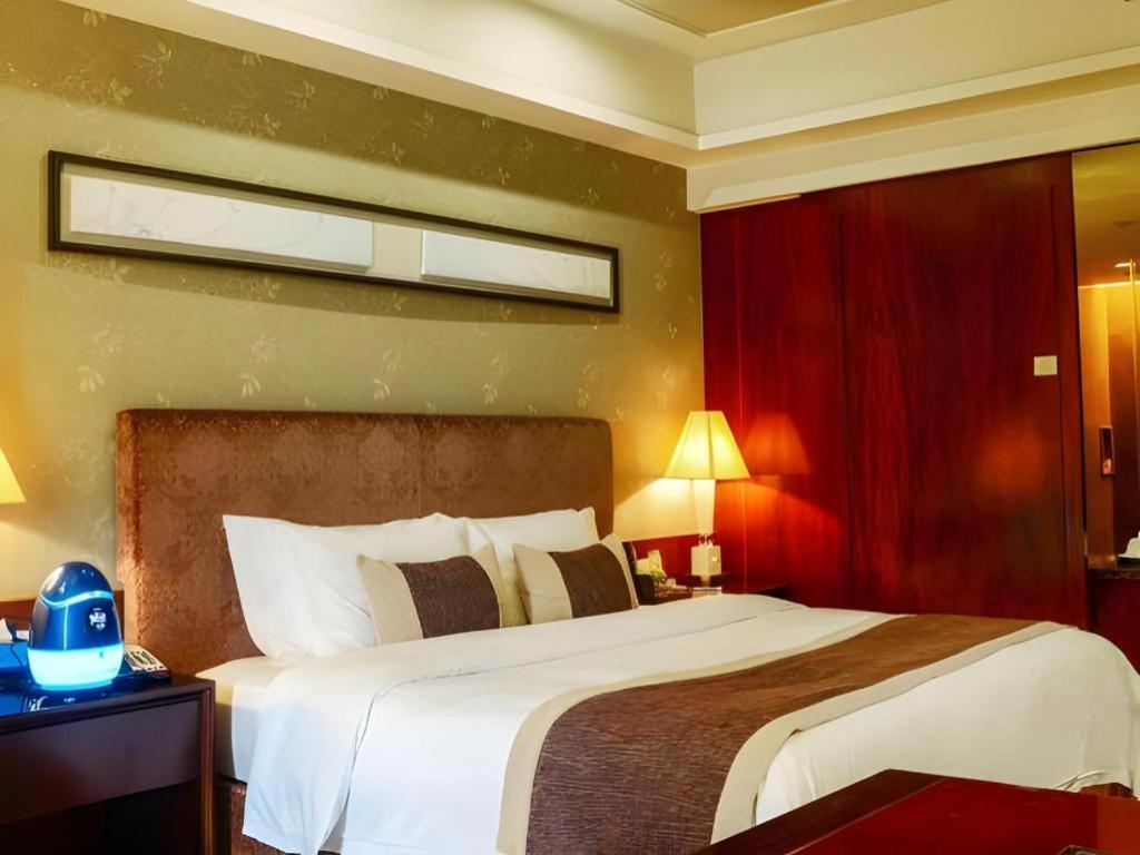 Eurasia International Hotel Донгуан Екстериор снимка