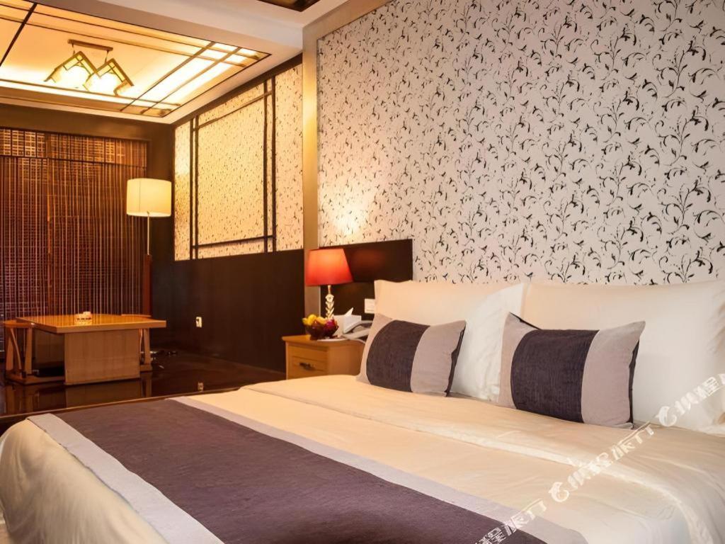 Eurasia International Hotel Донгуан Екстериор снимка