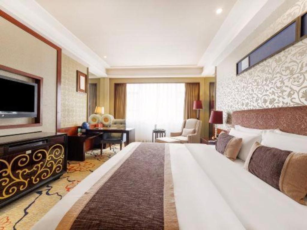 Eurasia International Hotel Донгуан Екстериор снимка