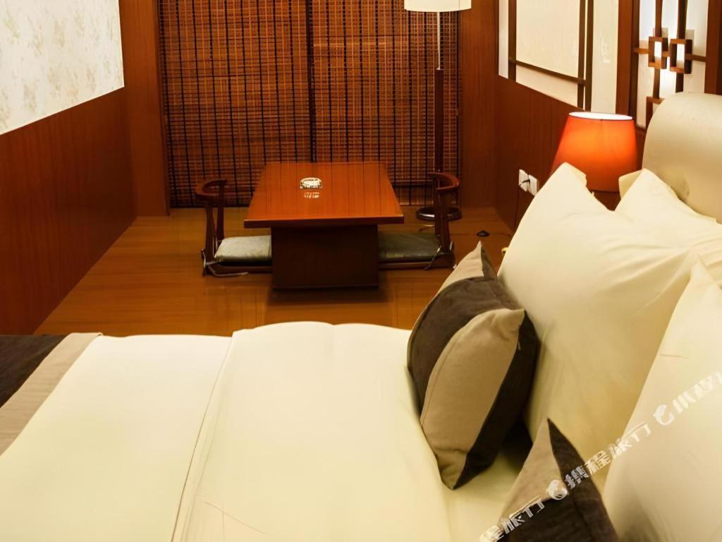 Eurasia International Hotel Донгуан Екстериор снимка
