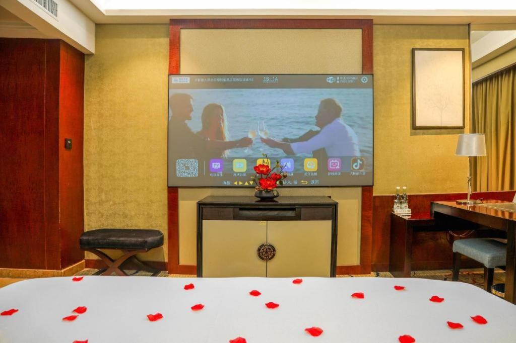 Eurasia International Hotel Донгуан Екстериор снимка