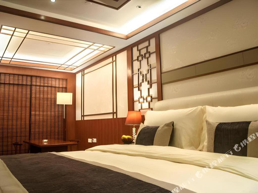 Eurasia International Hotel Донгуан Екстериор снимка