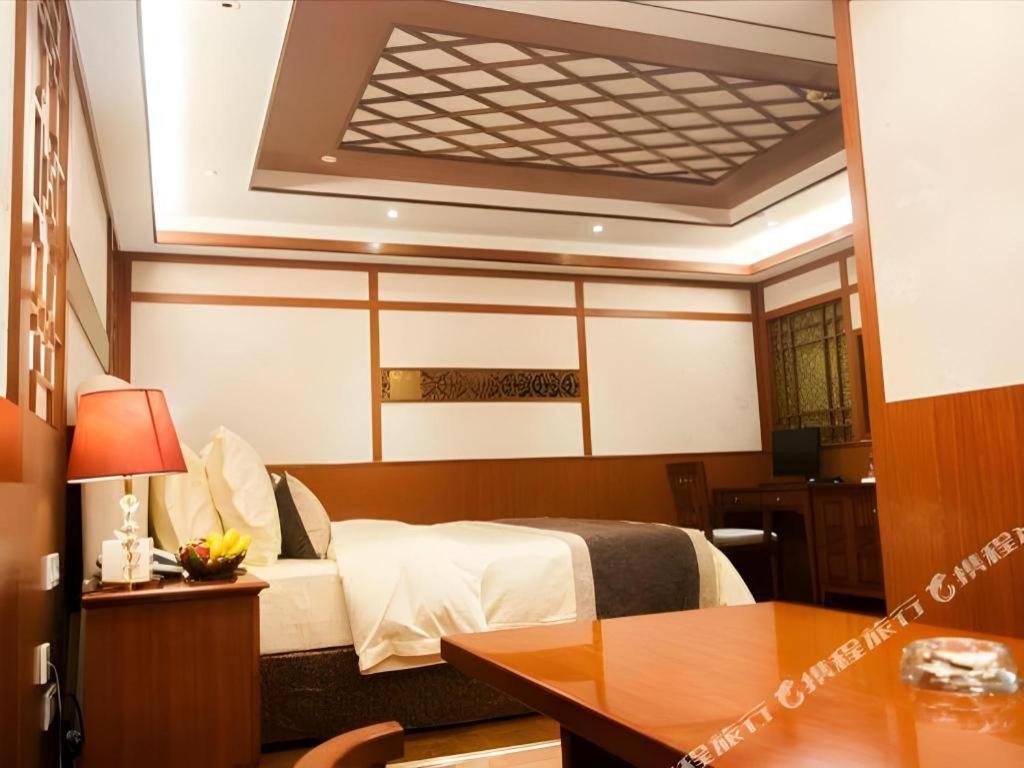 Eurasia International Hotel Донгуан Екстериор снимка
