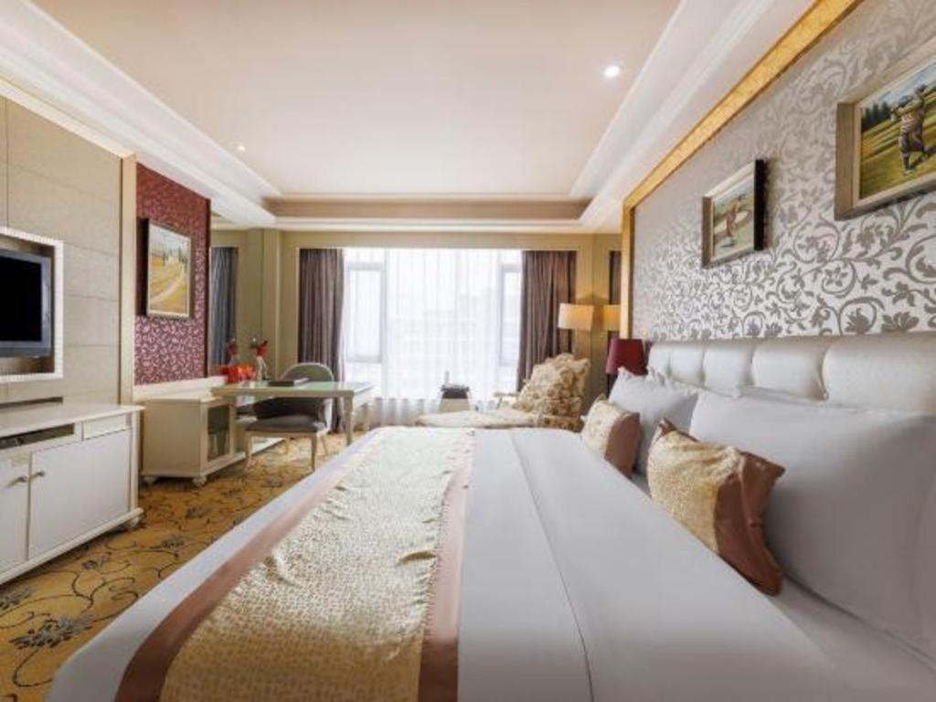 Eurasia International Hotel Донгуан Екстериор снимка