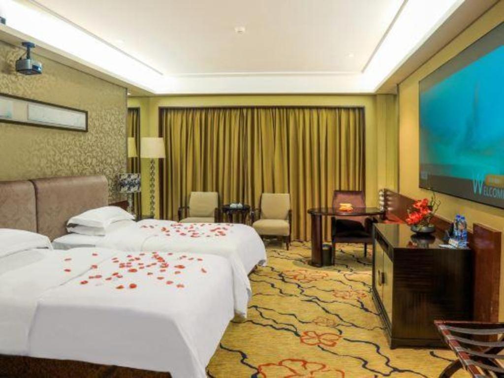 Eurasia International Hotel Донгуан Екстериор снимка