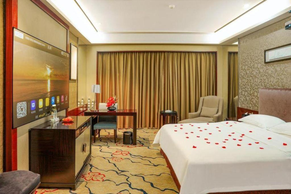 Eurasia International Hotel Донгуан Екстериор снимка