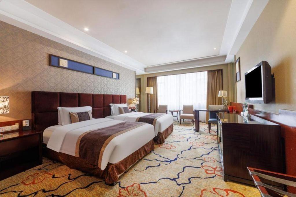 Eurasia International Hotel Донгуан Екстериор снимка