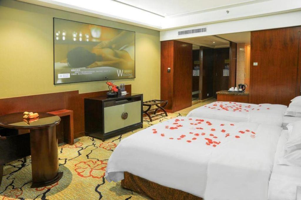 Eurasia International Hotel Донгуан Екстериор снимка